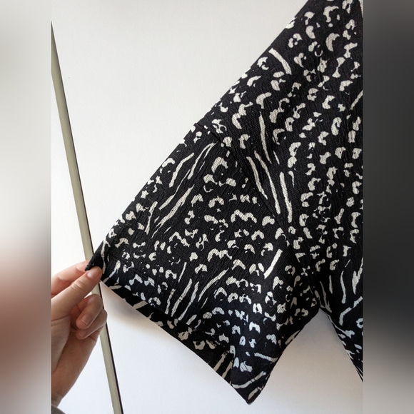 New Black Patterned Blouse Size 20 - Picture 2 of 10